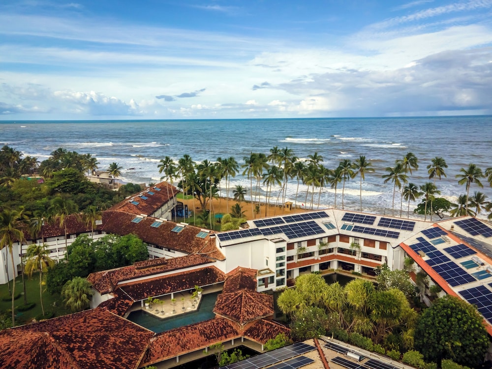 Tangerine Beach Hotel — Main photo in Wadduwa