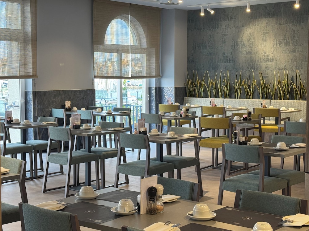 Waterfront — Restaurant & bars in Sliema, Malta Island