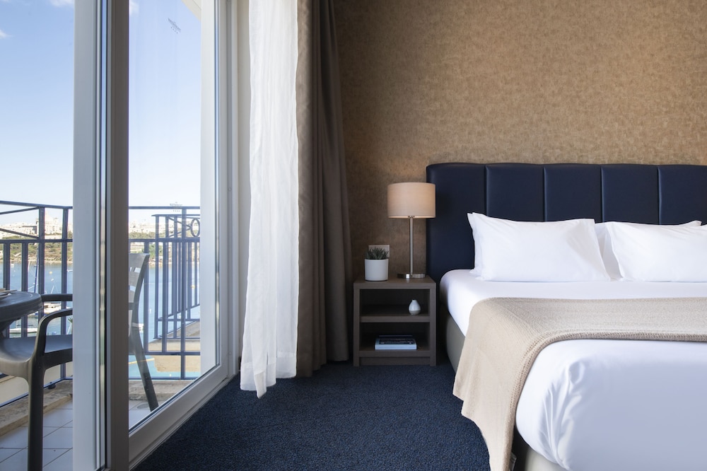 Waterfront — Hotel rooms in Sliema, Malta Island
