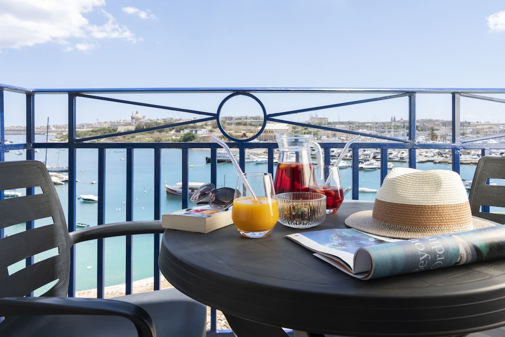 Waterfront — Hotel rooms in Sliema, Malta Island