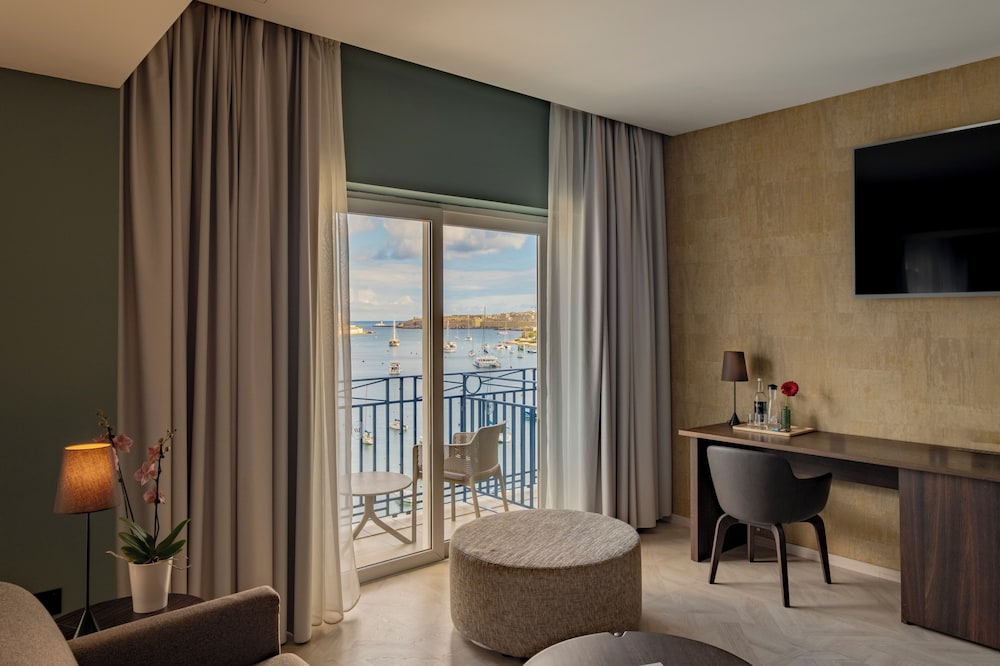 Waterfront — Hotel rooms in Sliema, Malta Island