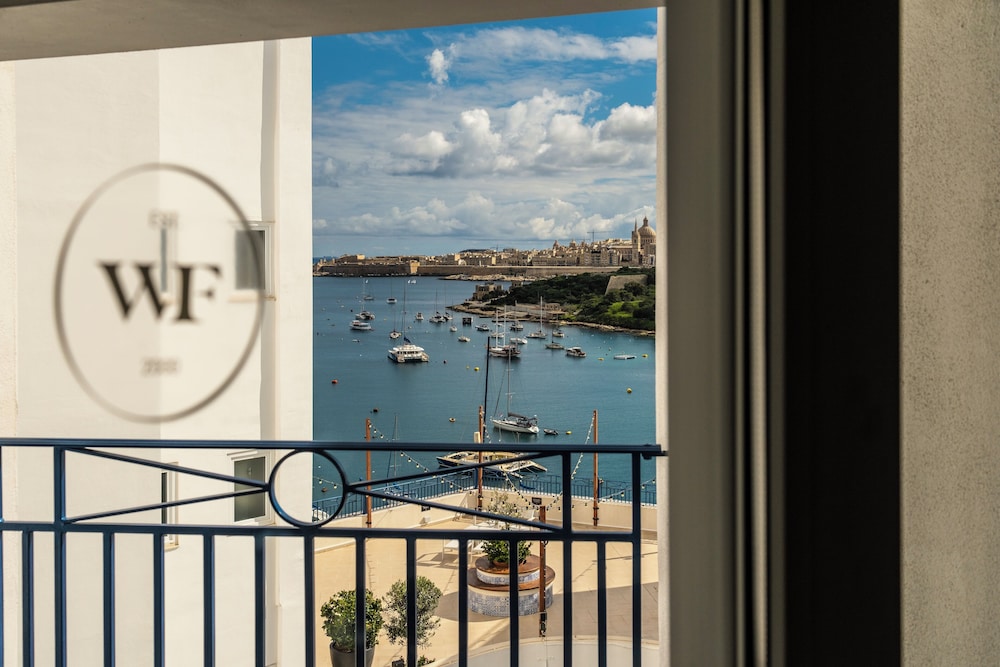 Waterfront — Hotel rooms in Sliema, Malta Island