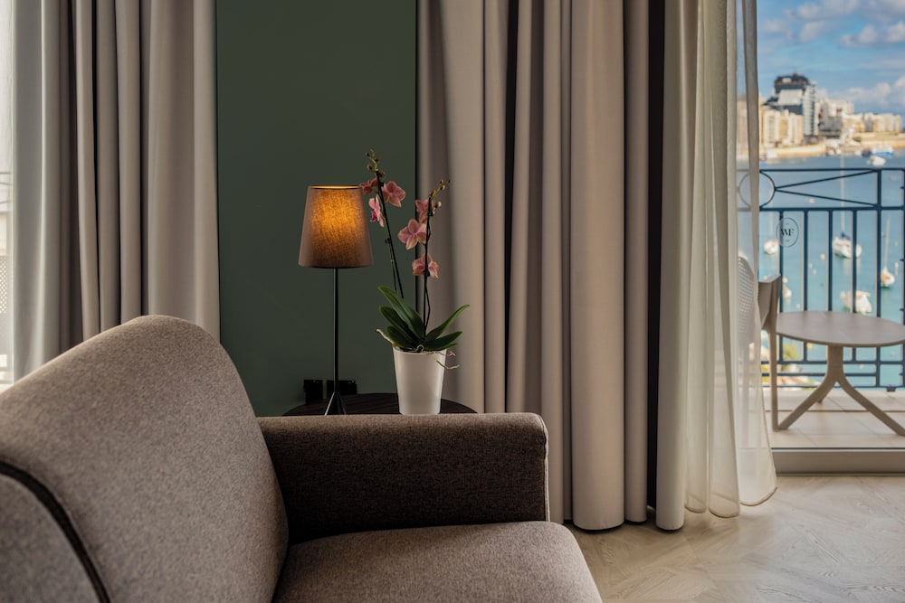 Waterfront — Hotel rooms in Sliema, Malta Island