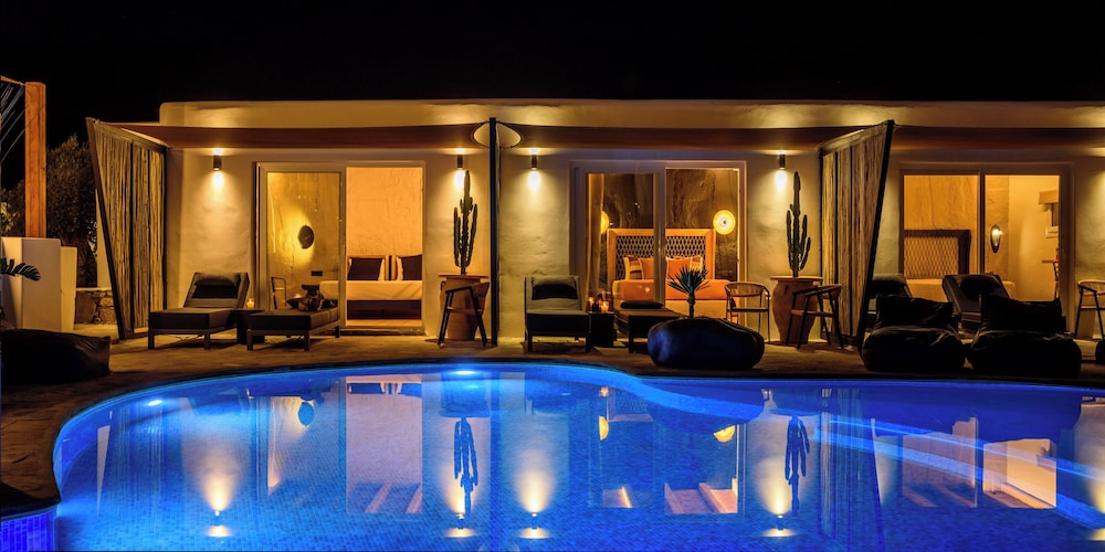 Olive Mykonos Villas — Swimming pool in Ano Mera, South Aegean