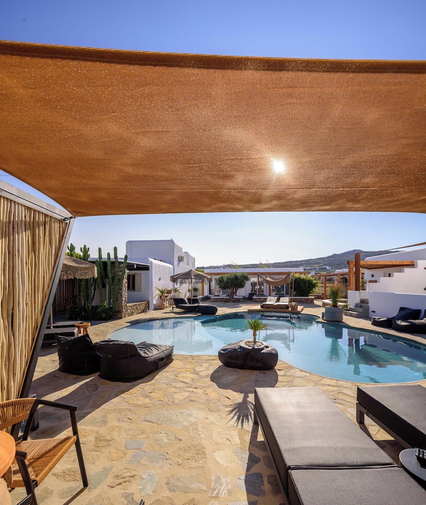 Olive Mykonos Villas — Swimming pool in Ano Mera, South Aegean