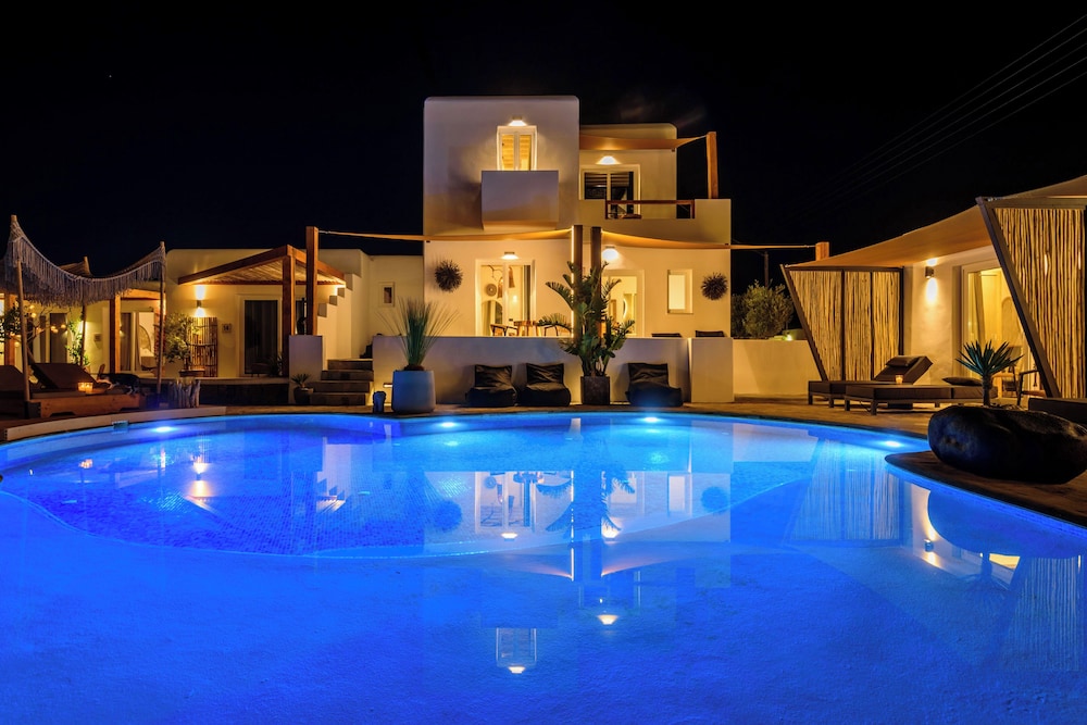 Olive Mykonos Villas — Swimming pool in Ano Mera, South Aegean
