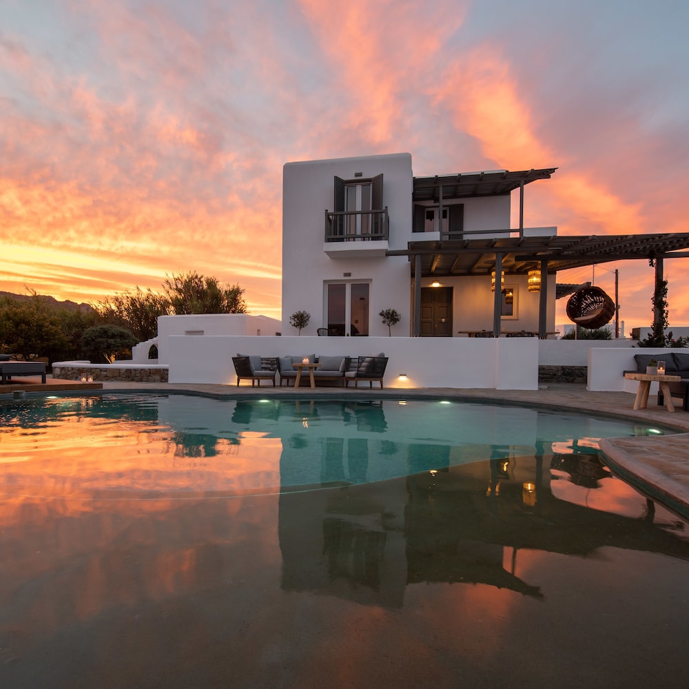 Olive Mykonos Villas — Swimming pool in Ano Mera, South Aegean