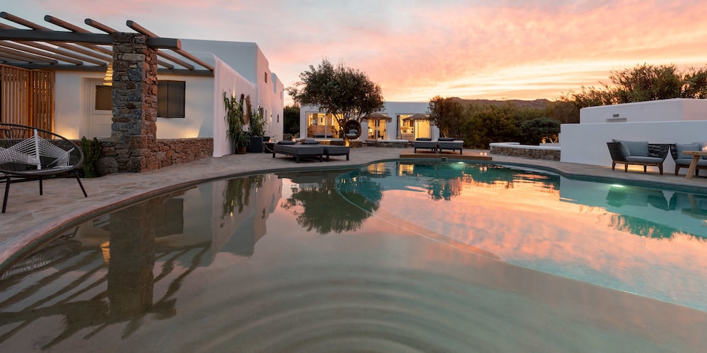 Olive Mykonos Villas — Swimming pool in Ano Mera, South Aegean