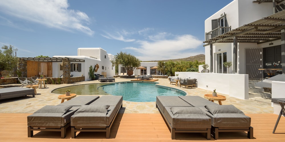 Olive Mykonos Villas — Swimming pool in Ano Mera, South Aegean