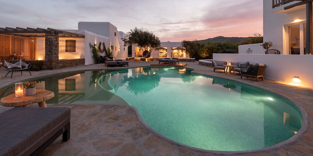 Olive Mykonos Villas — Swimming pool in Ano Mera, South Aegean