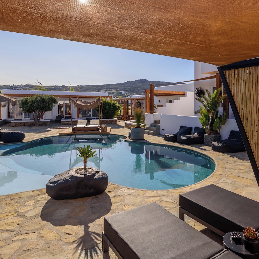 Olive Mykonos Villas — Swimming pool in Ano Mera, South Aegean
