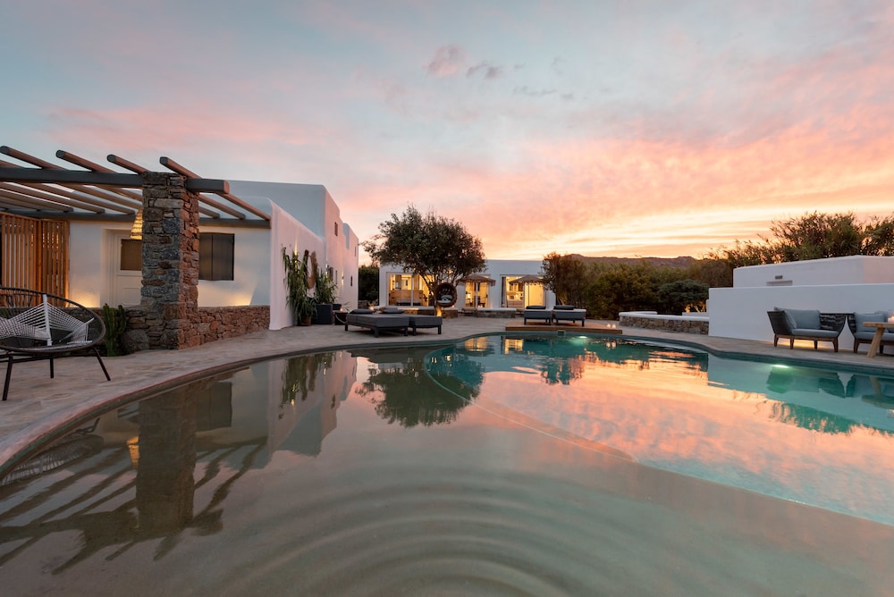 Olive Mykonos Villas — Swimming pool in Ano Mera, South Aegean