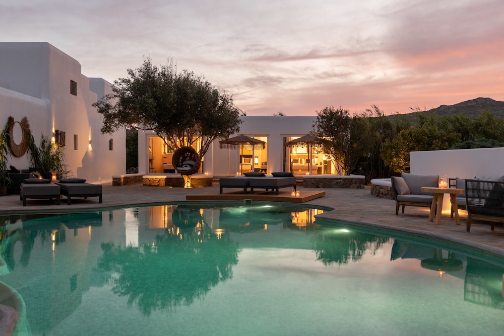 Olive Mykonos Villas — Swimming pool in Ano Mera, South Aegean