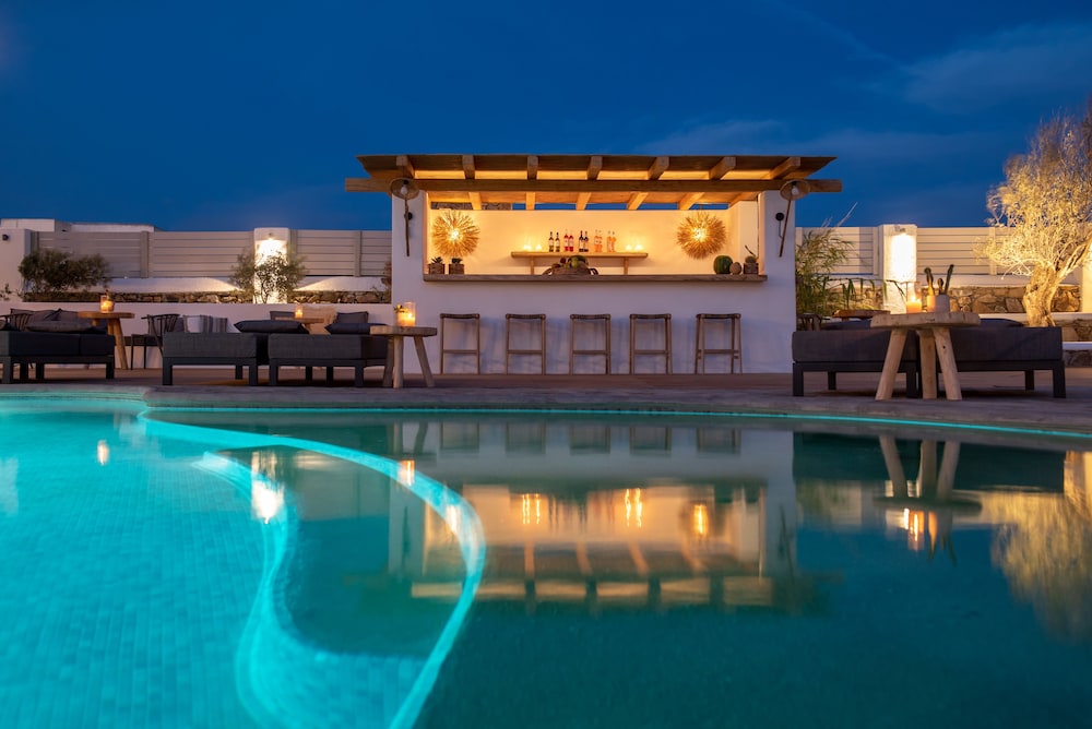 Olive Mykonos Villas — Swimming pool in Ano Mera, South Aegean