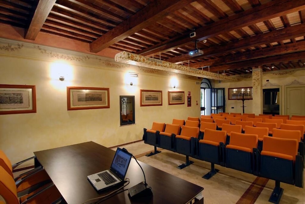 Hotel Bologna — Hotel building in Pisa, Tuscany