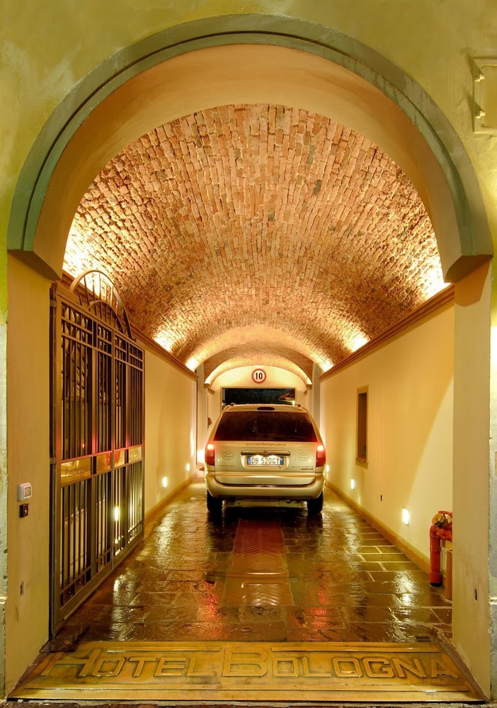 Hotel Bologna — Hotel building in Pisa, Tuscany