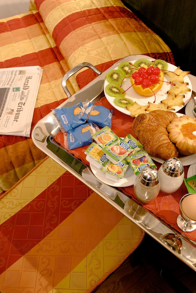 Hotel Bologna — Hotel rooms in Pisa, Tuscany