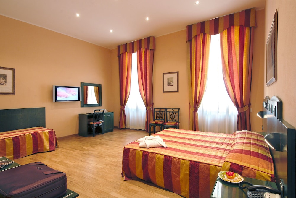 Hotel Bologna — Hotel rooms in Pisa, Tuscany