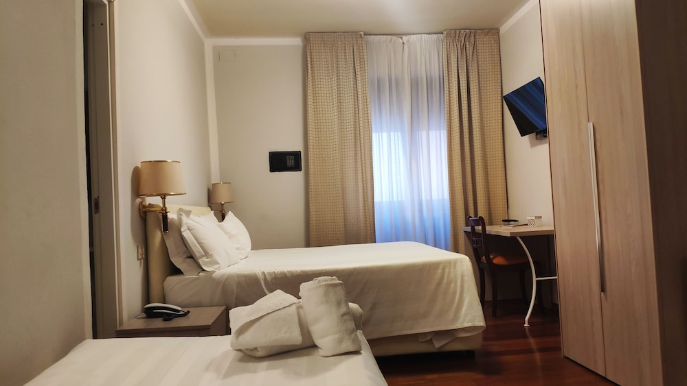 Grand Hotel Duomo — Hotel rooms in Pisa, Tuscany