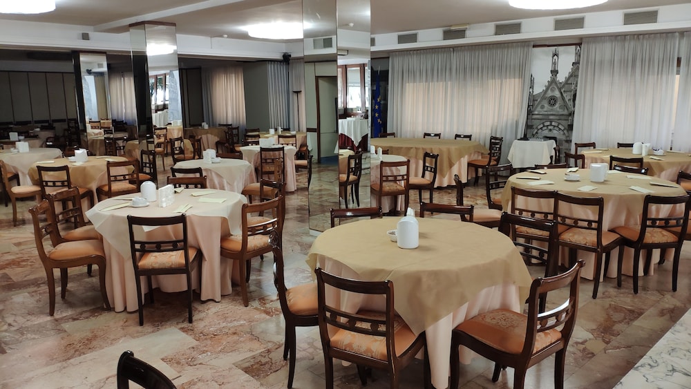 Grand Hotel Duomo — Restaurant & bars in Pisa, Tuscany