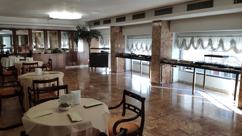 Grand Hotel Duomo — Restaurant & bars in Pisa, Tuscany