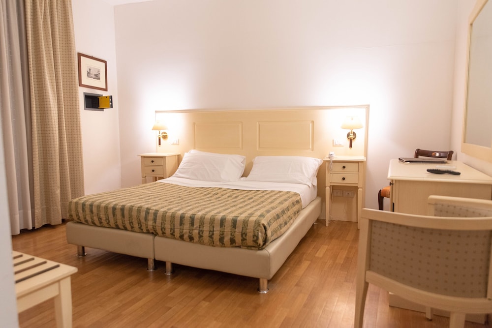 Grand Hotel Duomo — Hotel rooms in Pisa, Tuscany