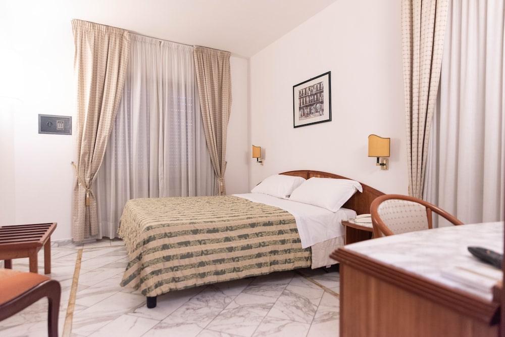Grand Hotel Duomo — Hotel rooms in Pisa, Tuscany