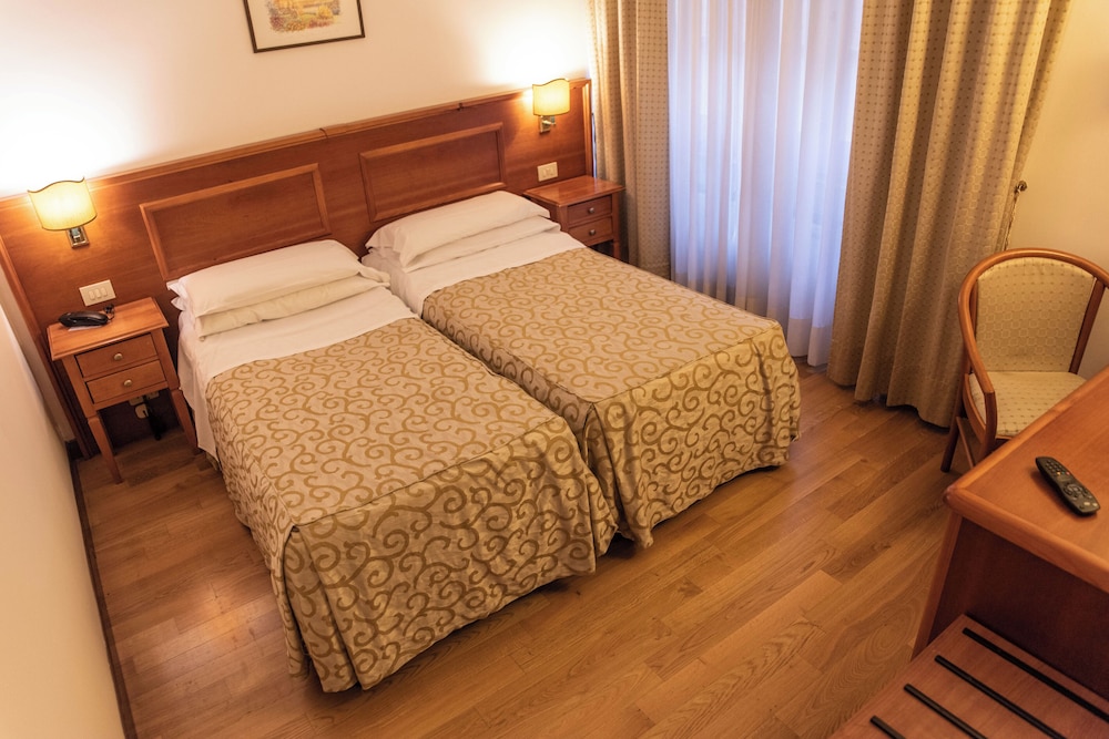 Grand Hotel Duomo — Hotel rooms in Pisa, Tuscany