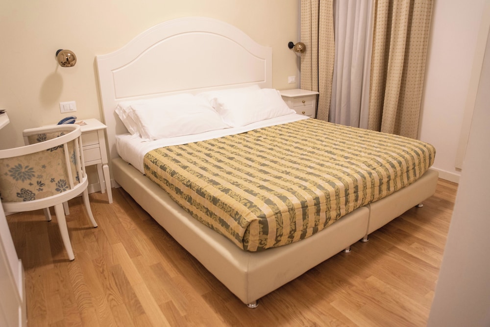 Grand Hotel Duomo — Hotel rooms in Pisa, Tuscany