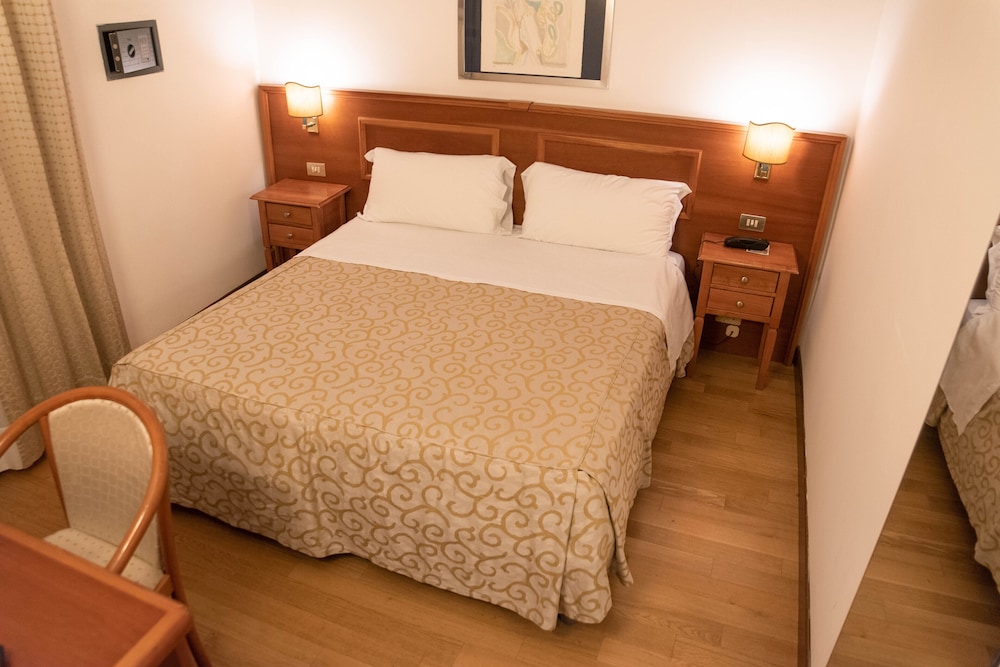 Grand Hotel Duomo — Hotel rooms in Pisa, Tuscany