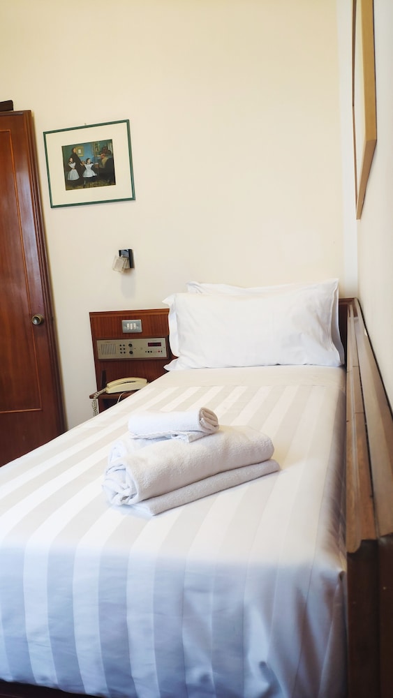 Grand Hotel Duomo — Hotel rooms in Pisa, Tuscany