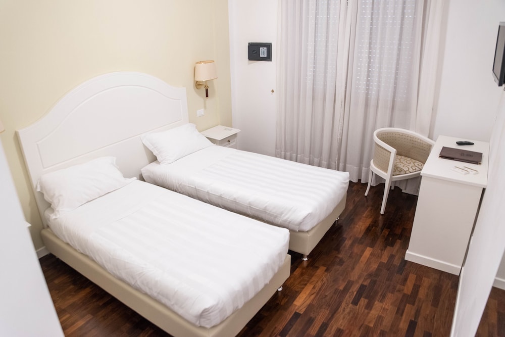 Grand Hotel Duomo — Hotel rooms in Pisa, Tuscany