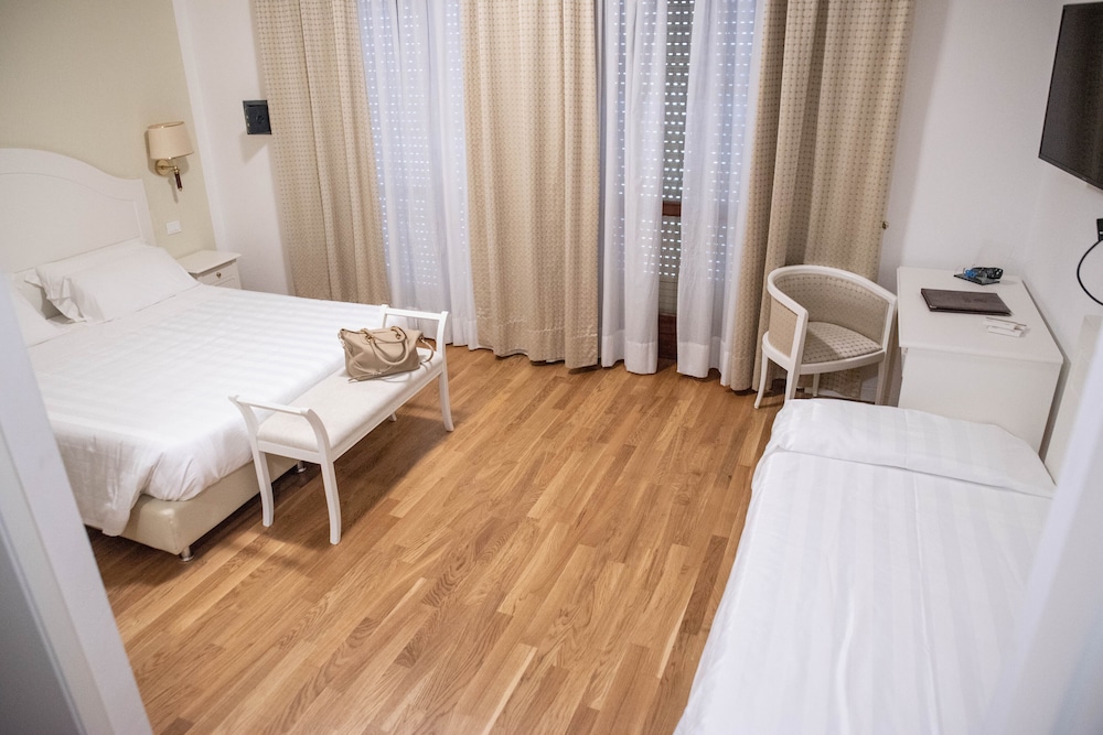 Grand Hotel Duomo — Hotel rooms in Pisa, Tuscany