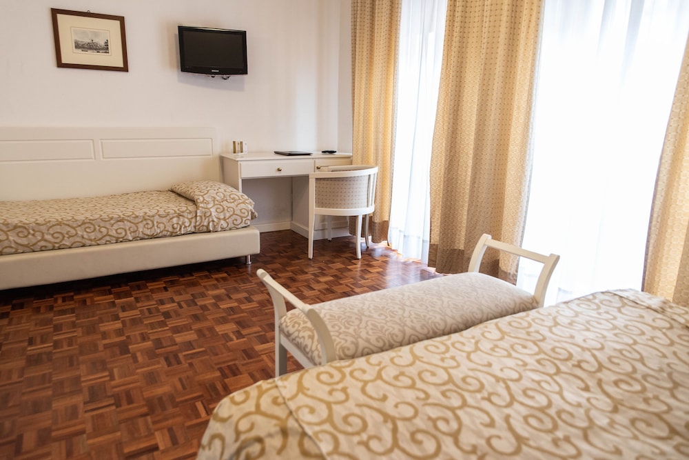 Grand Hotel Duomo — Hotel rooms in Pisa, Tuscany