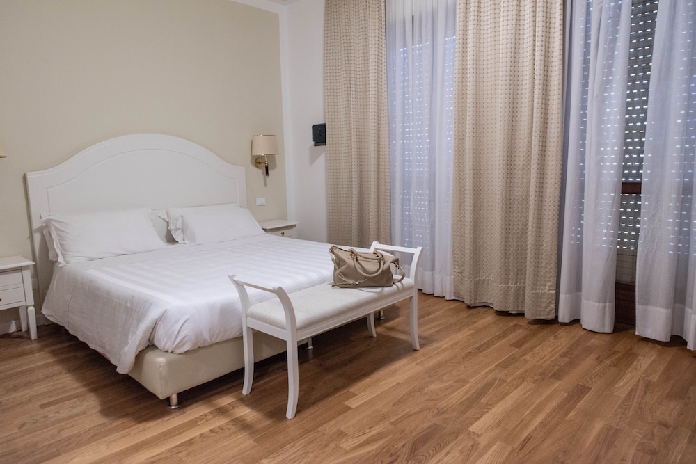 Grand Hotel Duomo — Hotel rooms in Pisa, Tuscany