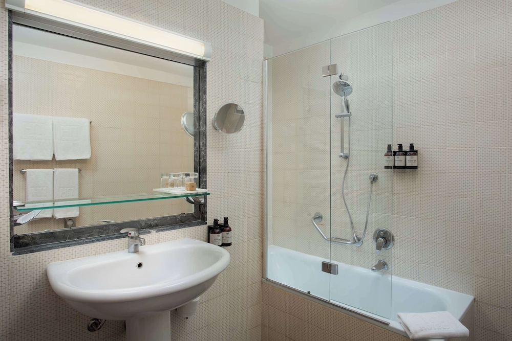 NH Pisa — Hotel rooms in Pisa, Tuscany