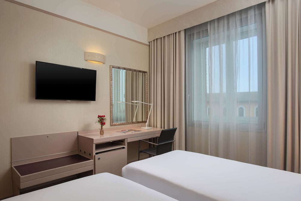 NH Pisa — Hotel rooms in Pisa, Tuscany