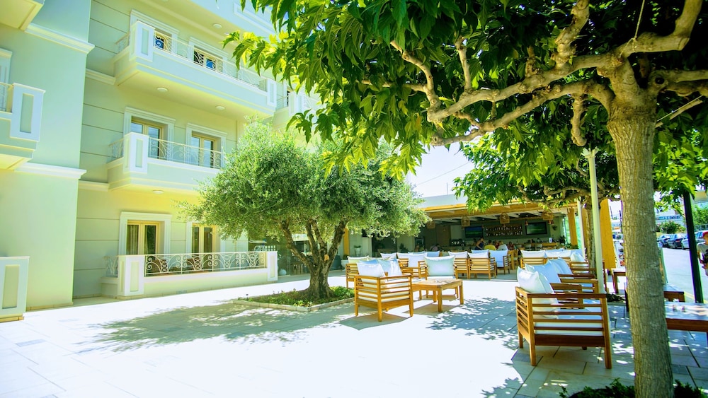 Pela Sofia — Hotel building in Stalida