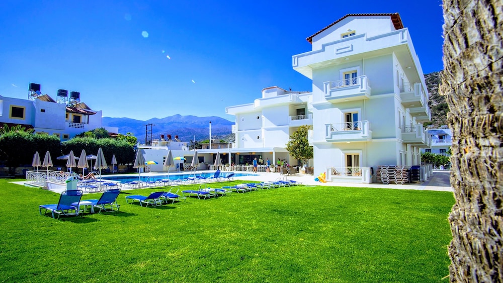 Pela Sofia — Swimming pool in Stalida