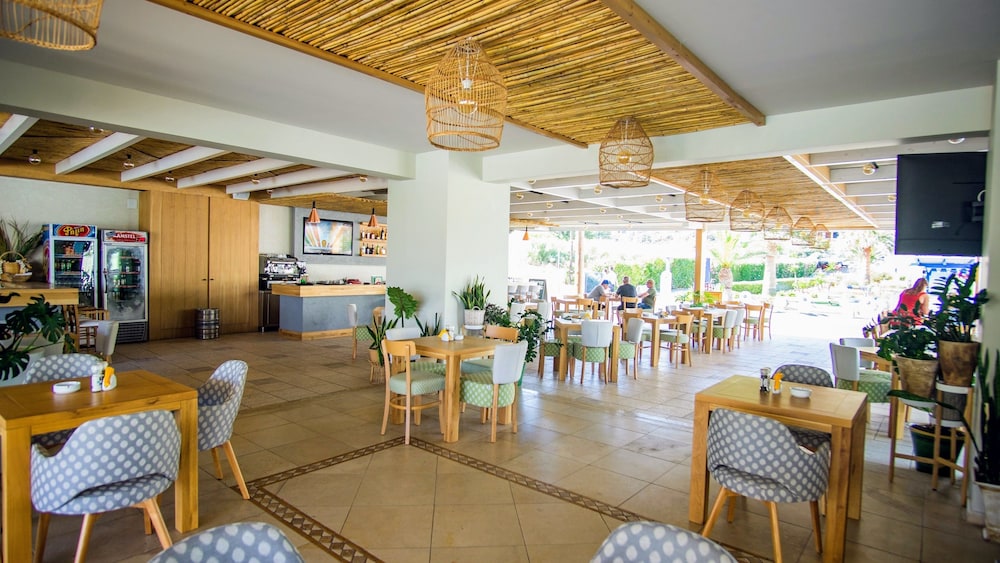 Pela Sofia — Restaurant & bars in Stalida