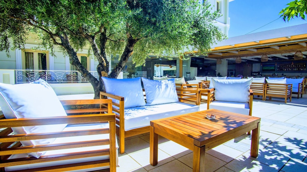 Pela Sofia — Restaurant & bars in Stalida