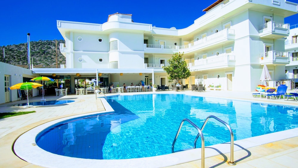 Pela Sofia — Swimming pool in Stalida