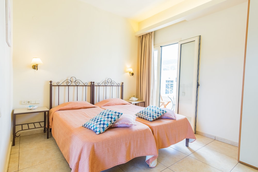 Pela Sofia — Hotel rooms in Stalida
