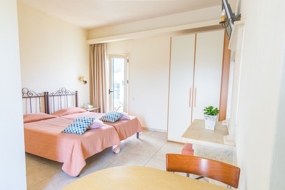 Pela Sofia — Hotel rooms in Stalida
