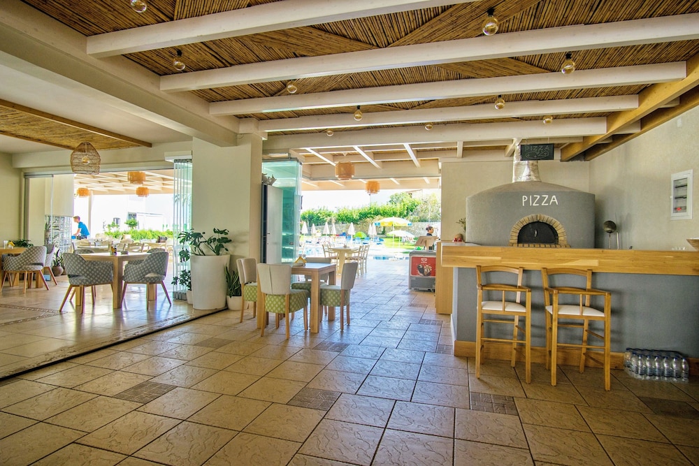 Pela Sofia — Restaurant & bars in Stalida
