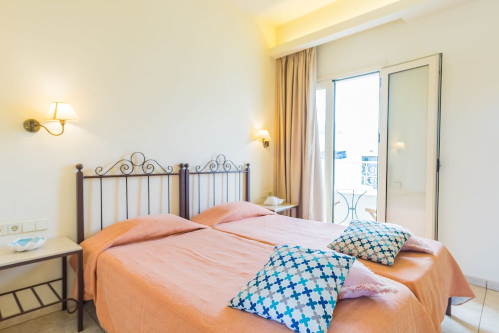 Pela Sofia — Hotel rooms in Stalida