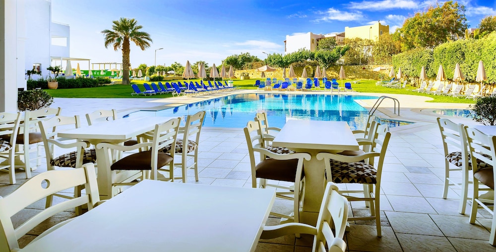 Pela Sofia — Swimming pool in Stalida