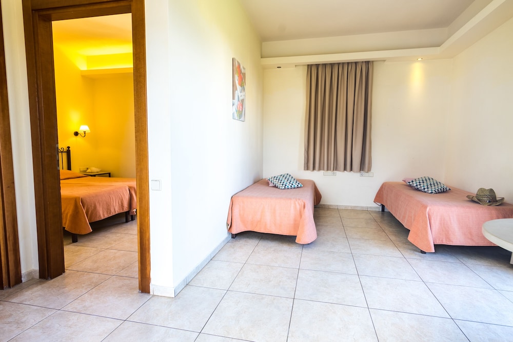 Pela Sofia — Hotel rooms in Stalida