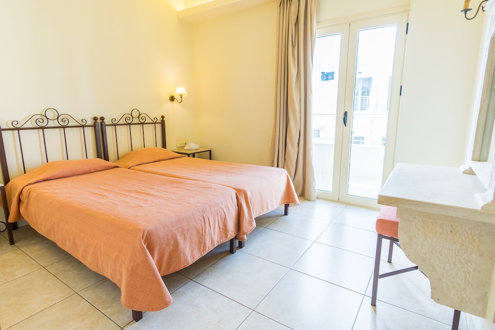 Pela Sofia — Hotel rooms in Stalida