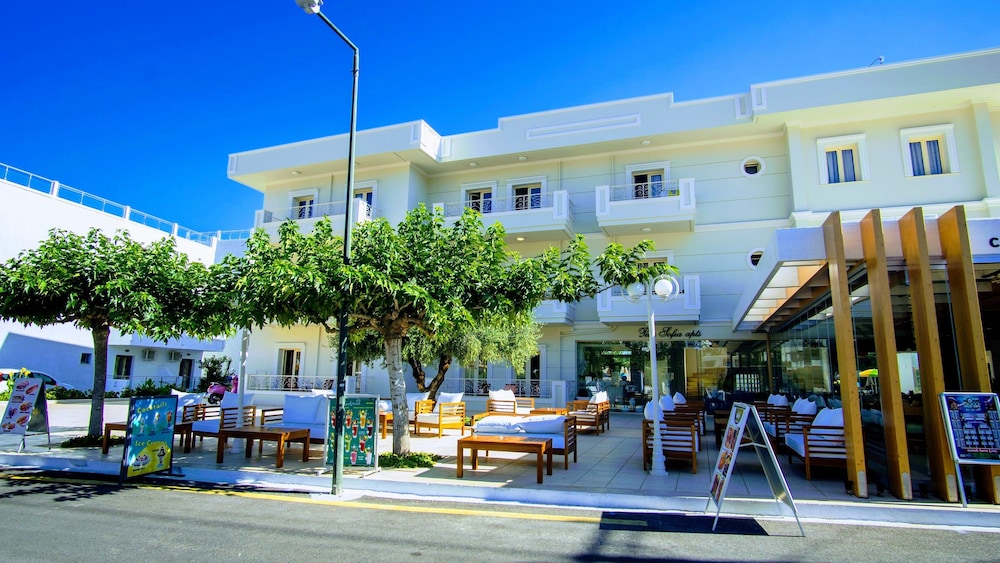Pela Sofia — Hotel building in Stalida